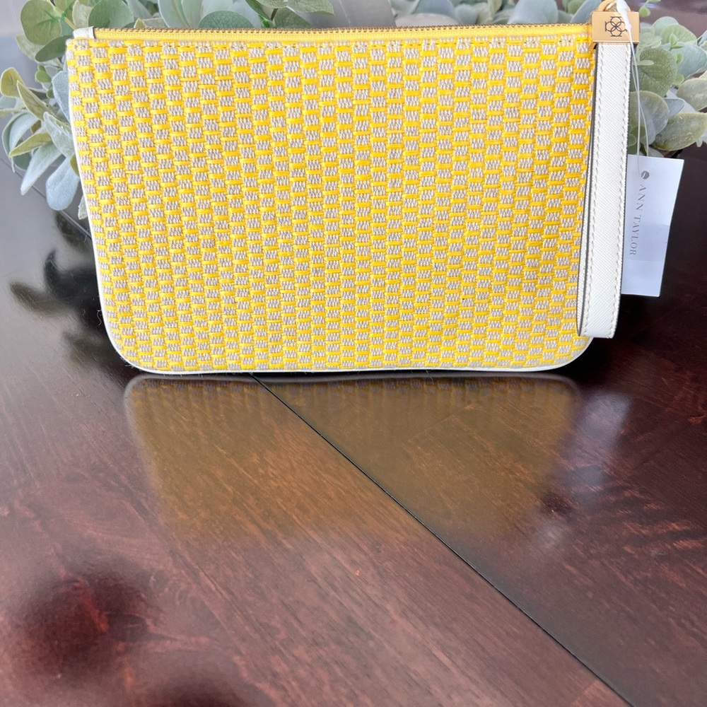Ann Taylor - Yellow and White Wristlet - Picture 3 of 6
